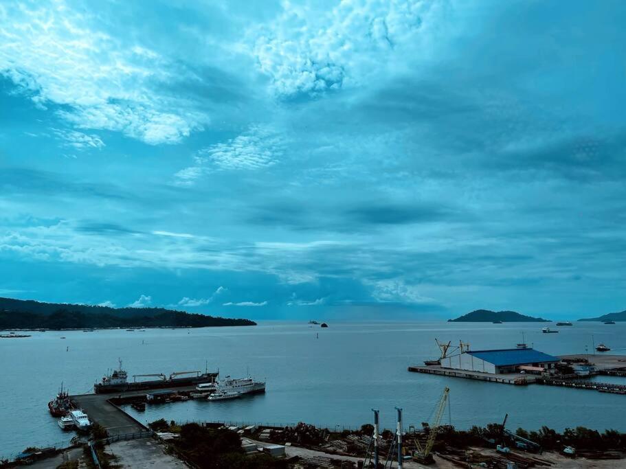 Jesselton Quay - Suite 1 By Staycation Suites Kk Kota Kinabalu Eksteriør billede